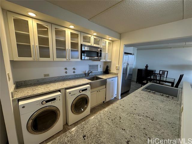 2333 Kapiolani Blvd in Honolulu, HI - Building Photo - Building Photo
