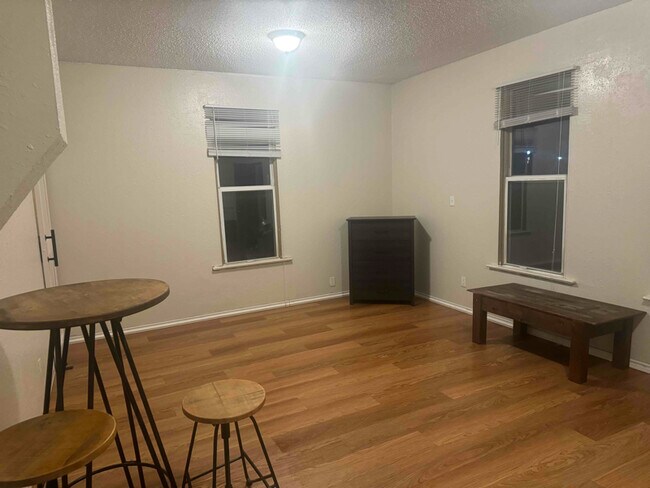 property at 611 W Pine St