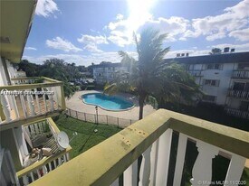15225 NE 6th Ave in Miami, FL - Building Photo