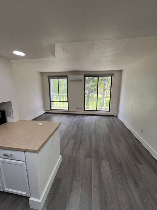 7300 W Dean Rd in Milwaukee, WI - Building Photo