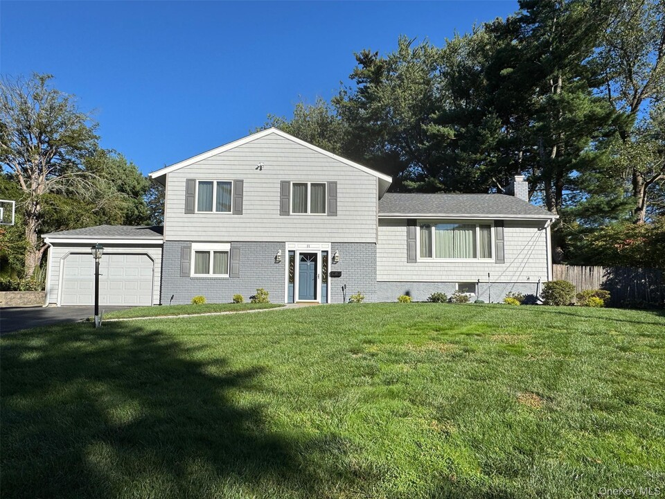 11 Country Ridge Dr in Rye Brook, NY - Building Photo