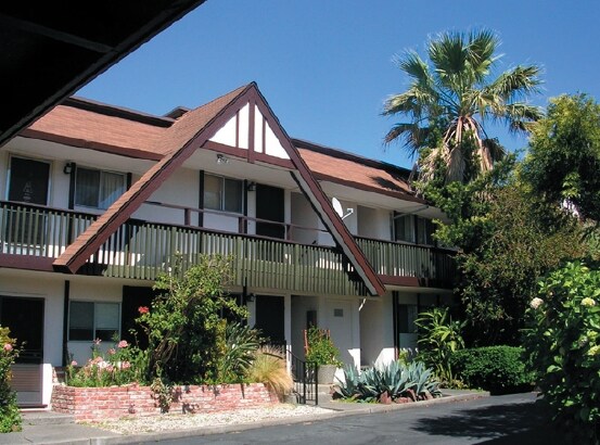 Flores Apartments in San Rafael, CA - Foto de edificio - Building Photo