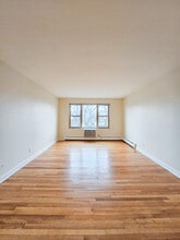 1774 W Highland Ave, Unit #306 in Chicago, IL - Foto de edificio - Building Photo