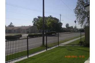 302 S Chestnut Ave in Fresno, CA - Foto de edificio - Other