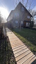12148-12105 105 St in Edmonton, AB - Building Photo