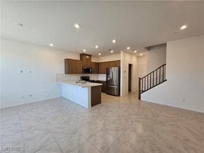 6716 The Avenue N in Las Vegas, NV - Building Photo - Building Photo
