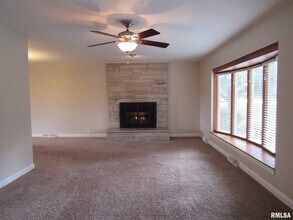 233 Manor Dr in Riverdale, IA - Building Photo - Building Photo