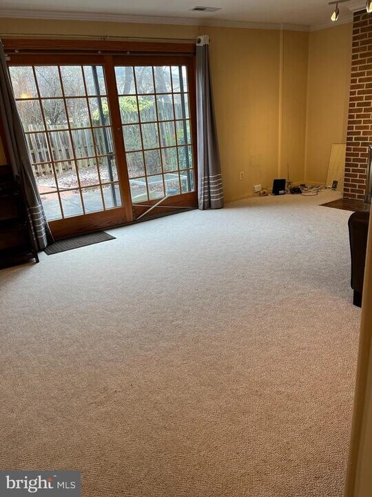 147 E St NE in Vienna, VA - Building Photo