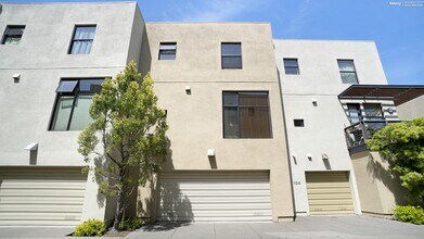 153 City Limits Cir in Oakland, CA - Foto de edificio - Building Photo