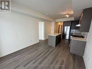 8960 Jane St in Vaughan, ON - Building Photo - Building Photo