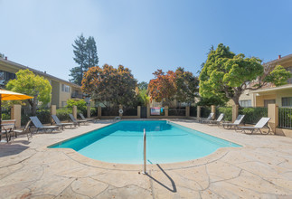 Garden Oaks Apartments in Menlo Park, CA - Building Photo - Other