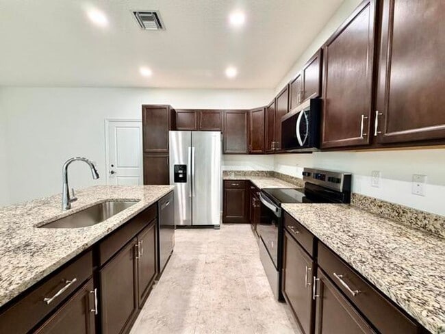 property at 4093 S Longwood Lk Sq