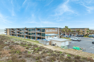 Island House Condos in Corpus Christi, TX - Building Photo - Primary Photo