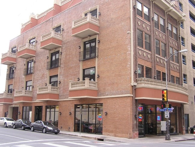 1300 Jackson St in Dallas, TX - Building Photo - Building Photo