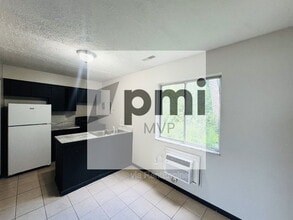828 Whitethorne Ave in Columbus, OH - Building Photo - Building Photo