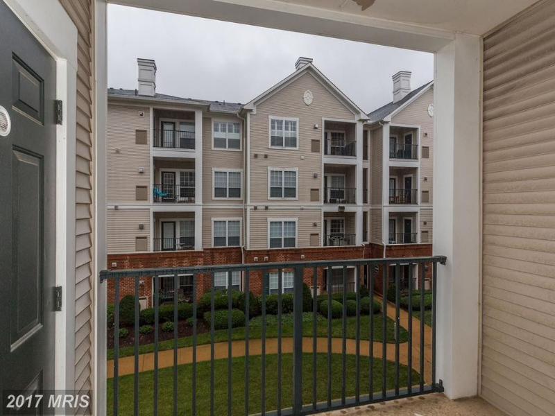 4862 Eisenhower Ave in Alexandria, VA - Building Photo