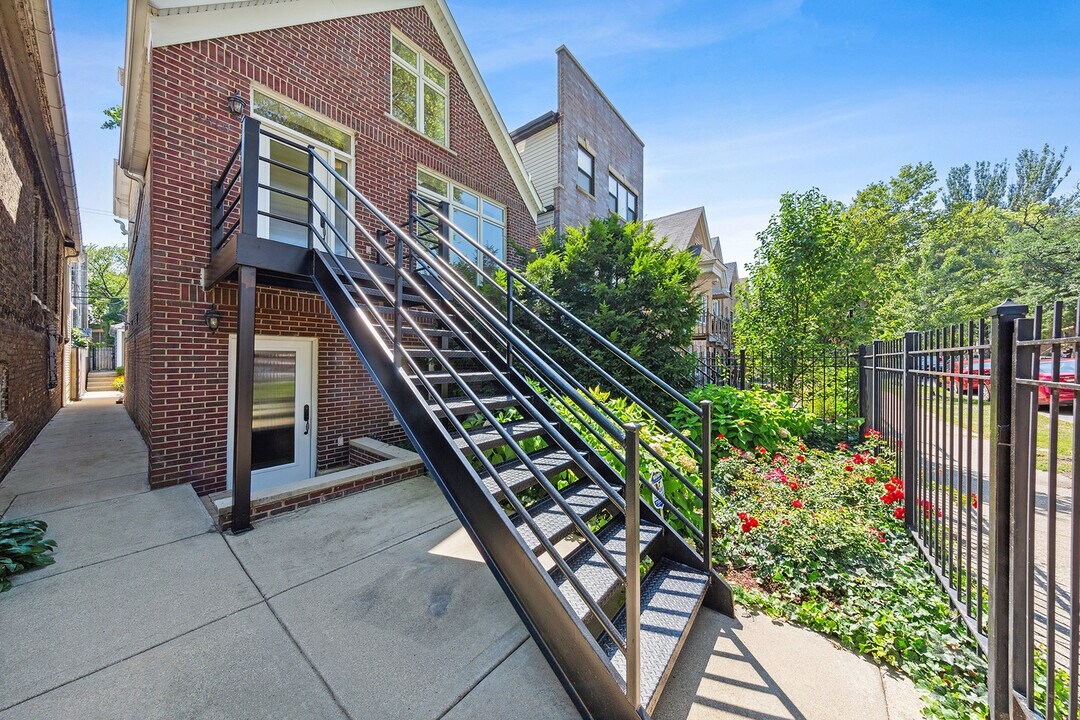 2515 W Haddon Ave in Chicago, IL - Building Photo