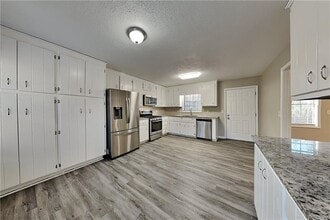 220 Sabrina Ct in Woodstock, GA - Building Photo - Building Photo