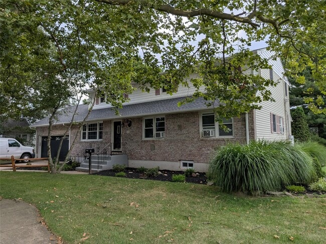 property at 2 Laurelton St