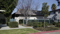 Stoneridge Apartments in Ontario, CA - Foto de edificio - Building Photo