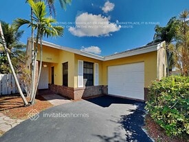 13641 Newport Manor in Davie, FL - Building Photo