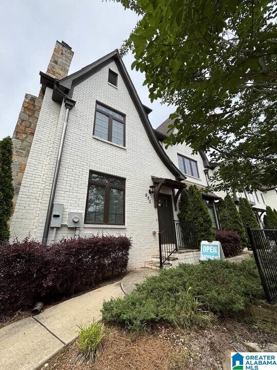 950 Lennox Blvd in Vestavia Hills, AL - Building Photo