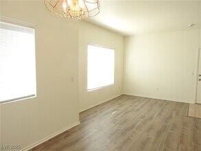 9470 Peace Way in Las Vegas, NV - Building Photo - Building Photo
