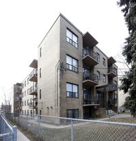 2868 Keele St in Toronto, ON - Building Photo