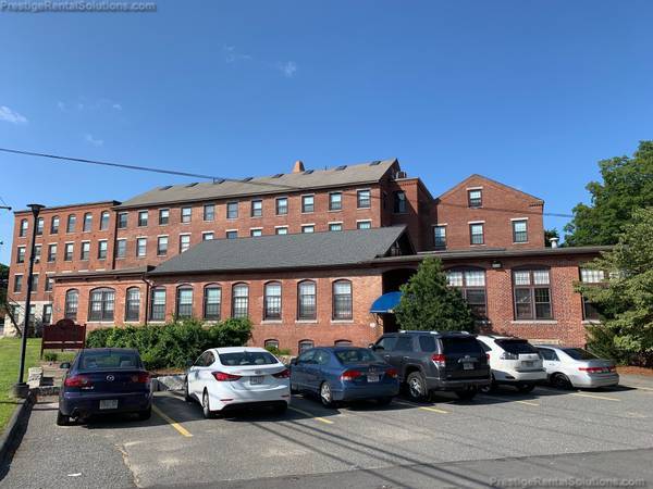 180 Bemis Rd, Unit 1 in Fitchburg, MA - Foto de edificio