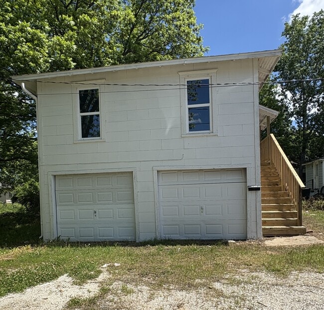 property at 522 S Stonewall Ave