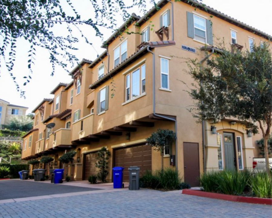 2155 Cosmo Way in San Marcos, CA - Building Photo