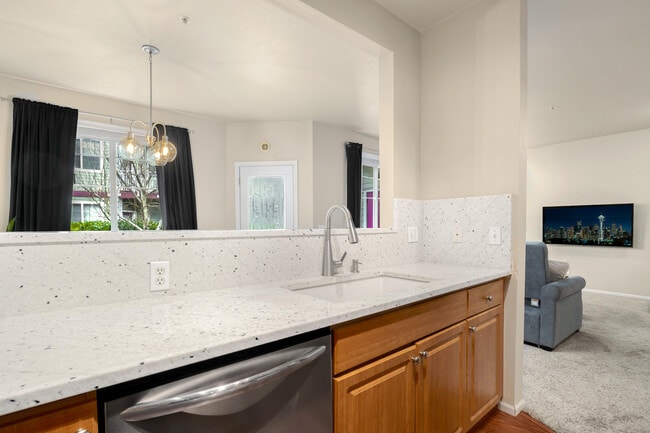 13000 Admiralty Way in Everett, WA - Building Photo - Building Photo