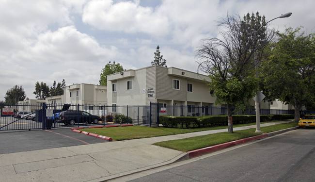 Ontario Townhouses in Ontario, CA - Building Photo - Building Photo