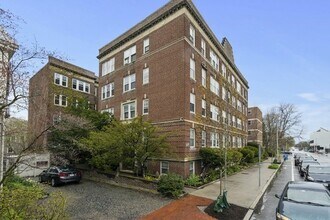 1697 Cambridge St, Unit #36 in Cambridge, MA - Foto de edificio - Building Photo