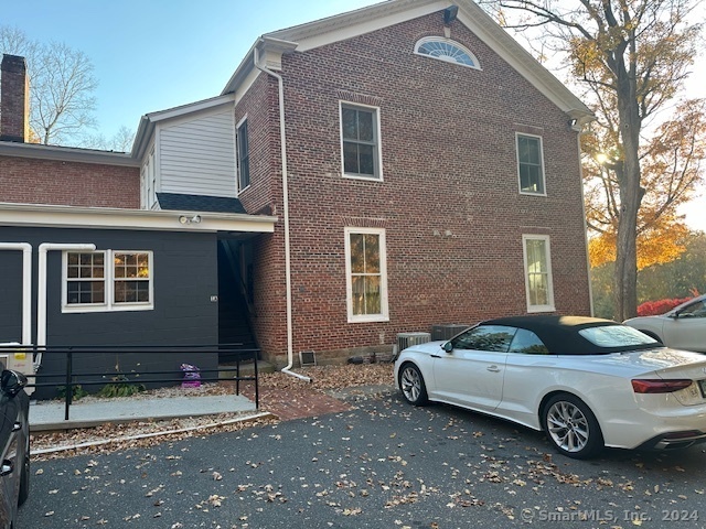 1 Booth House Ln in New Milford, CT - Building Photo