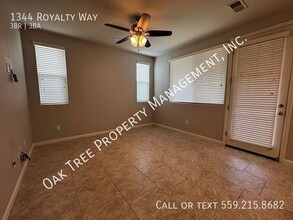 1344 Royalty Way in Clovis, CA - Building Photo - Building Photo