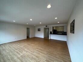1015 N Michillinda Ave, Unit 109 in Pasadena, CA - Building Photo
