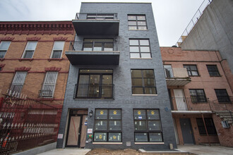 974 Greene Ave in Brooklyn, NY - Building Photo - Building Photo