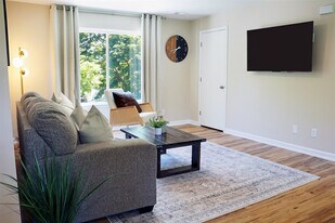 18451 Sharon Ln in Roseville, MI - Building Photo