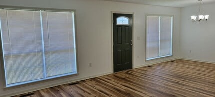 335 Co Rd 262 in Bryant, AL - Foto de edificio - Building Photo