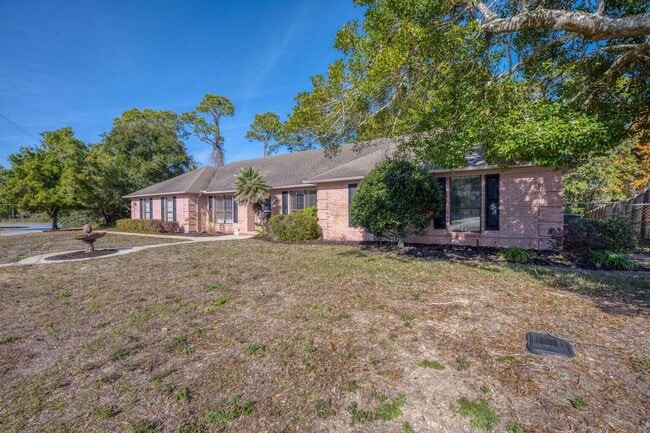 3 Neptune Dr in Mary Esther, FL - Building Photo - Building Photo