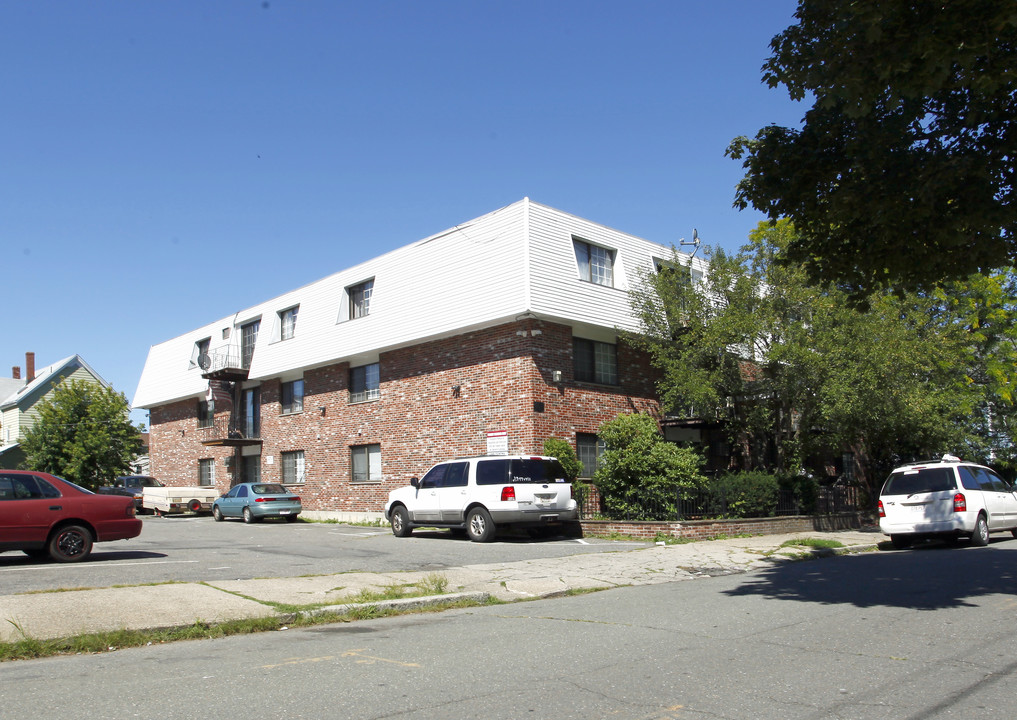 72 Mall St in Lynn, MA - Foto de edificio