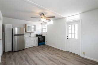 1420 Corpus Christi St in Laredo, TX - Building Photo - Building Photo