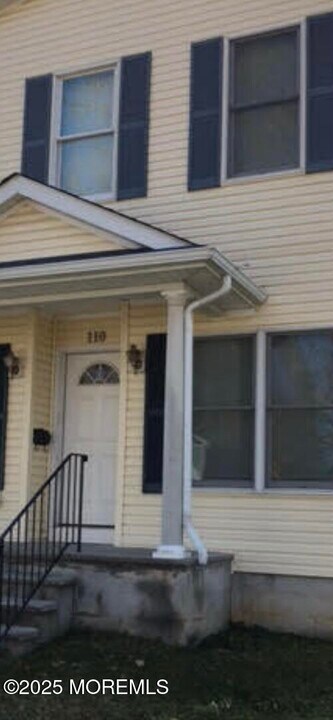 110 Poplar Ave in Deal, NJ - Building Photo