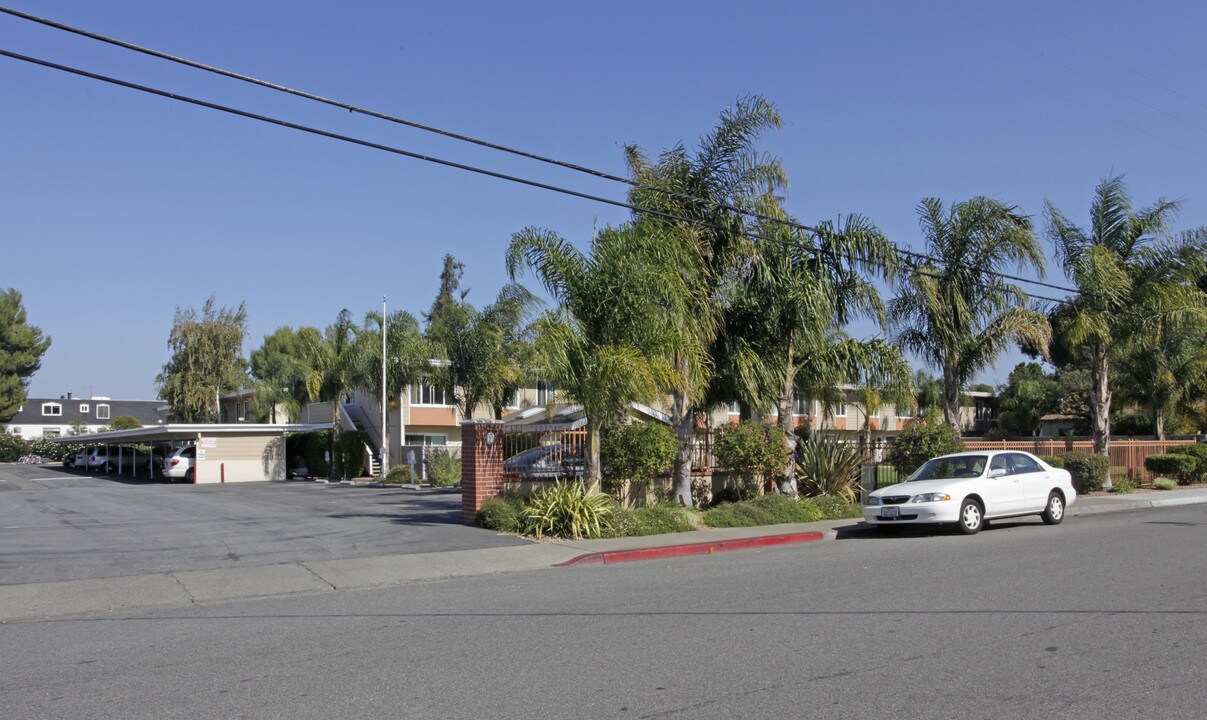Latham Court Apartments in Mountain View, CA - Building Photo
