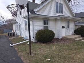 300 N Hickory St in Platteville, WI - Building Photo - Building Photo