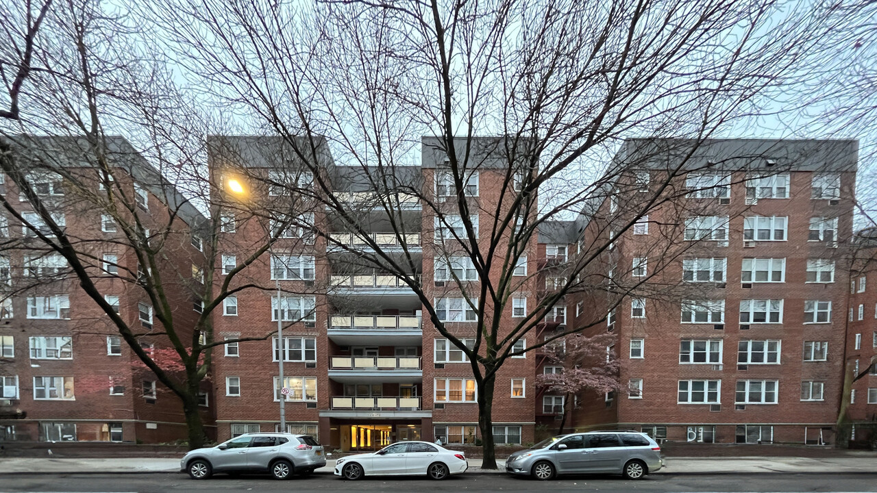 14470 41st Ave in Flushing, NY - Building Photo