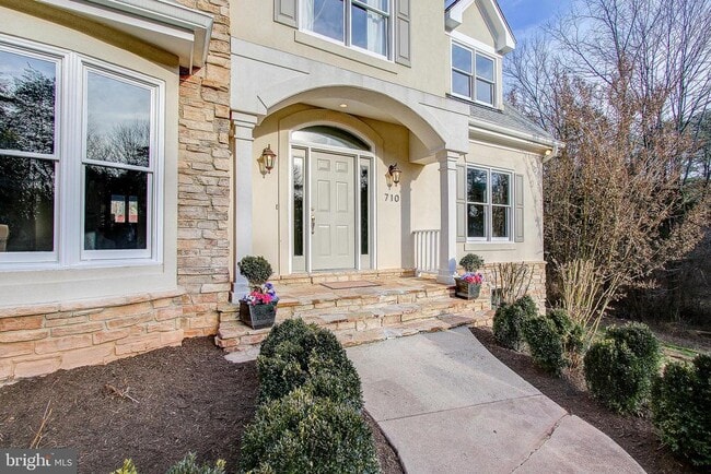 710 Parrish Farm Ln in Great Falls, VA - Building Photo - Building Photo