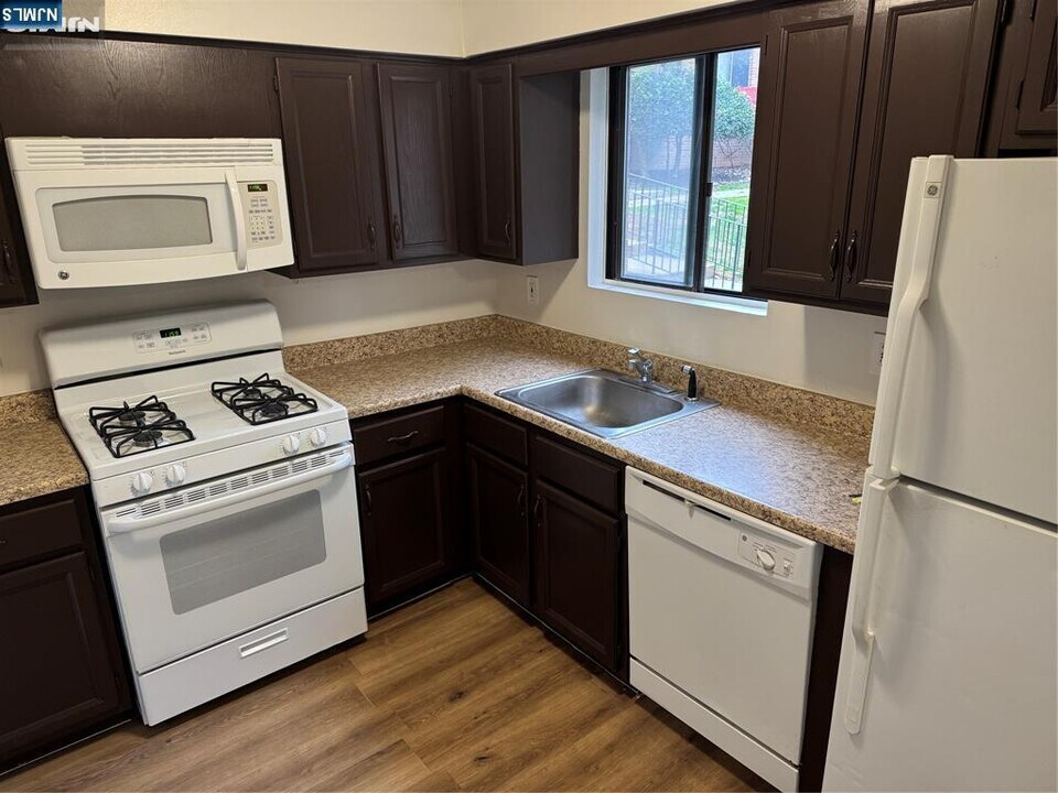 106 Bellgrove Dr in Mahwah, NJ - Building Photo