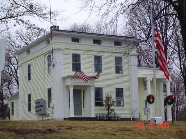 131 W Main St in Plantsville, CT - Building Photo - Building Photo